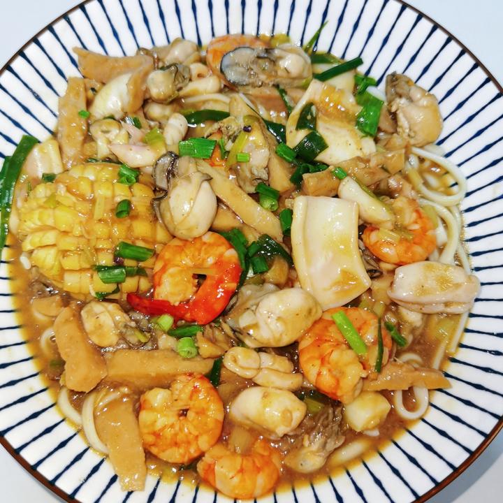 Lo Mein (Braised Hong Kong Noodles)